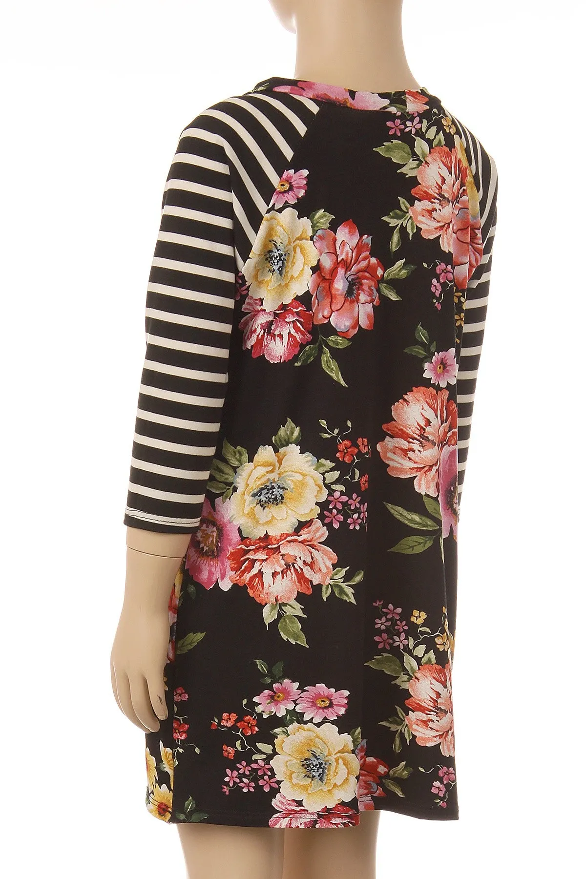 Floral print with contrast 3/4 striped sleeves.