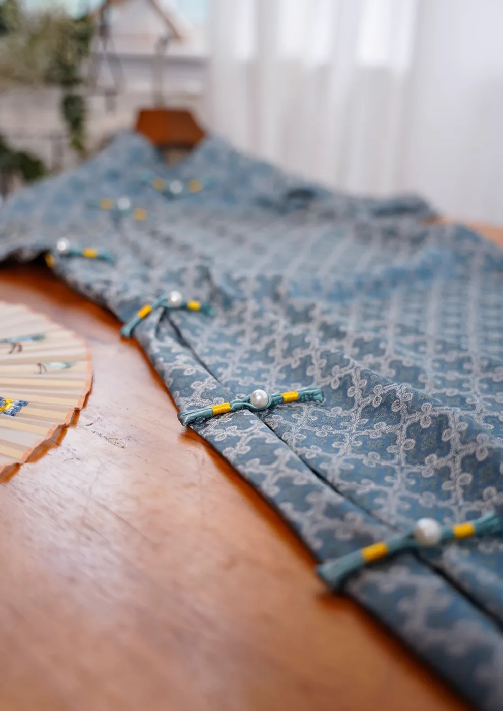 Gao Gui 高贵 1930s Inspired Satin Brocade Qipao