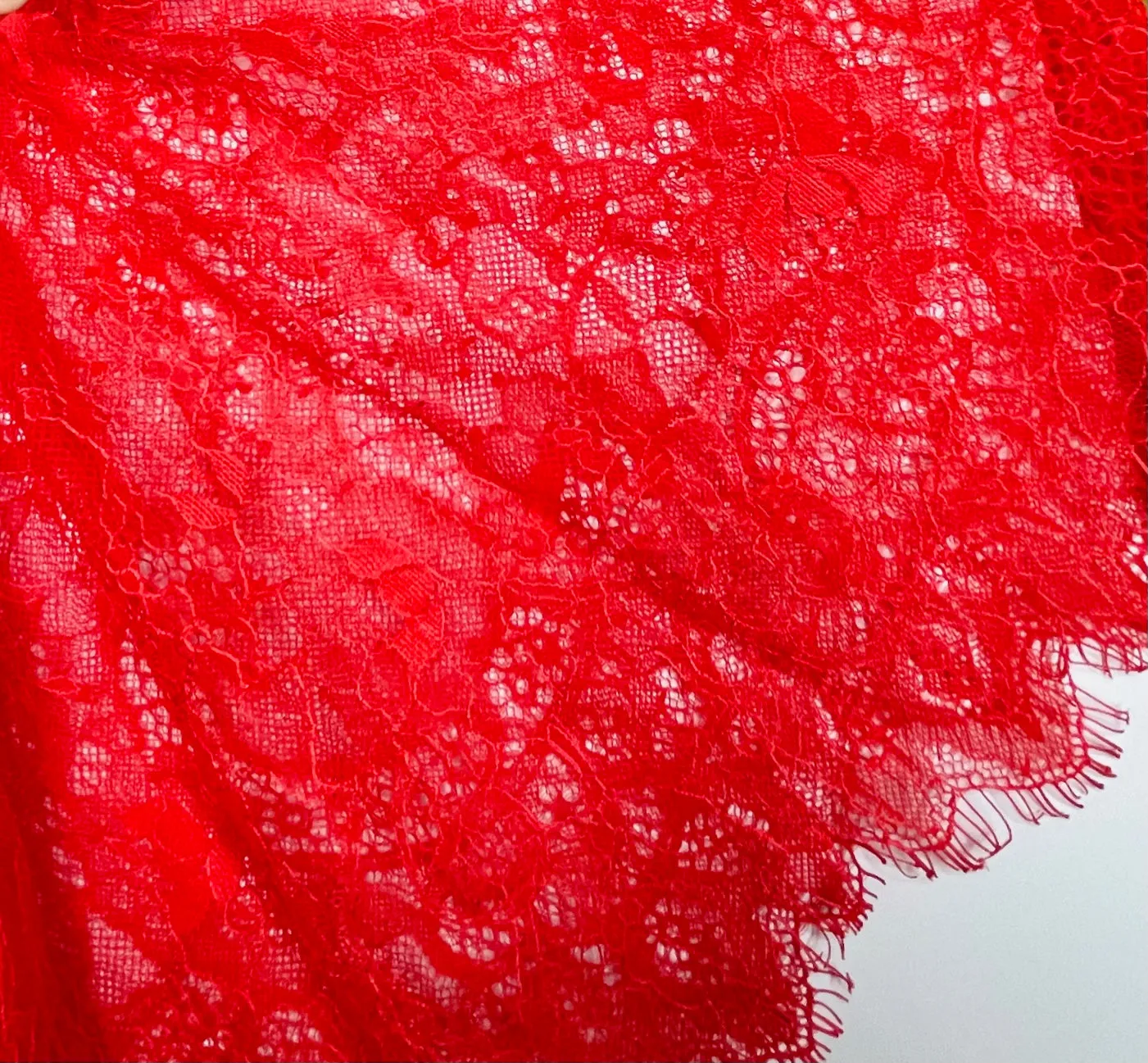 LACE CLASSIC RED TAP SHORT